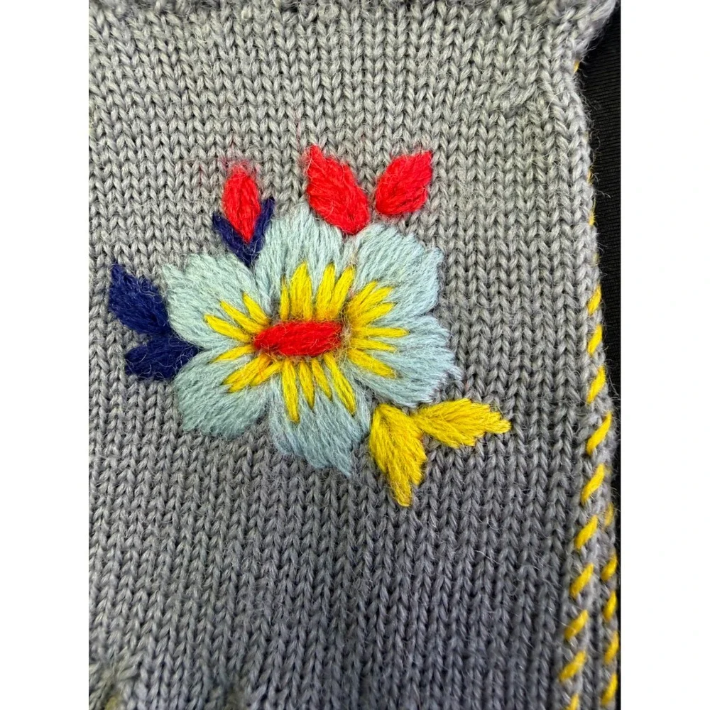 Hand Embroidered Floral Knit Gloves Grey OS Folk Art Cottagecore Boho Winter